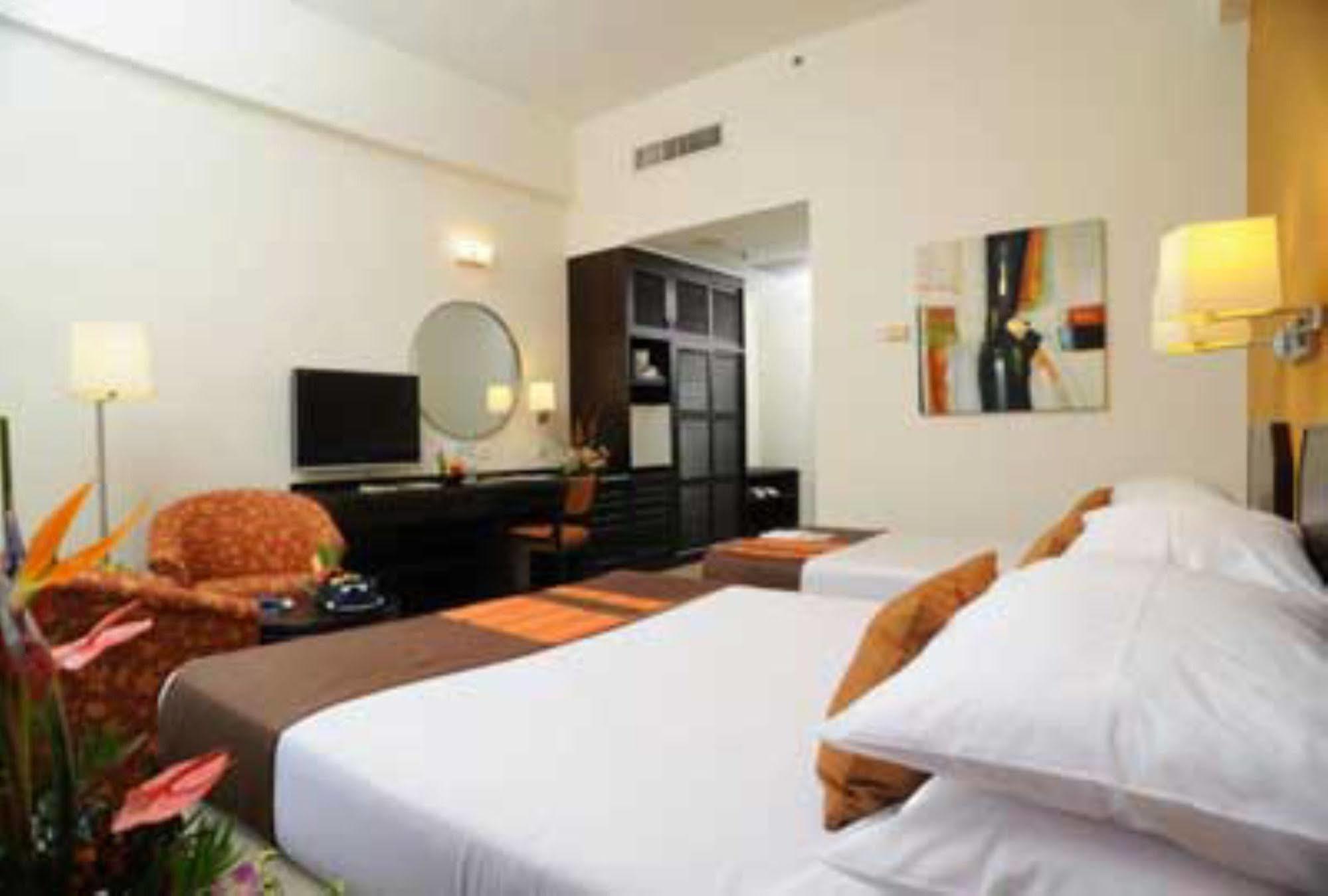 Rhr Hotel At Uniten Kajang Extérieur photo